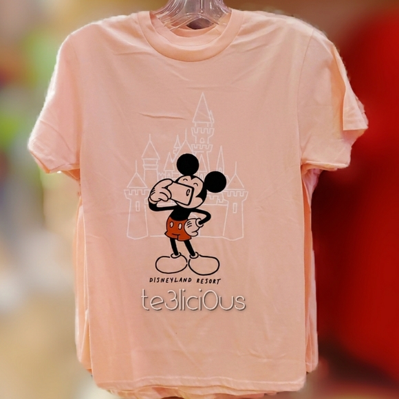 Disney Tops - DISNEYLAND MICKEY TAKING SELFIE T-SHIRT